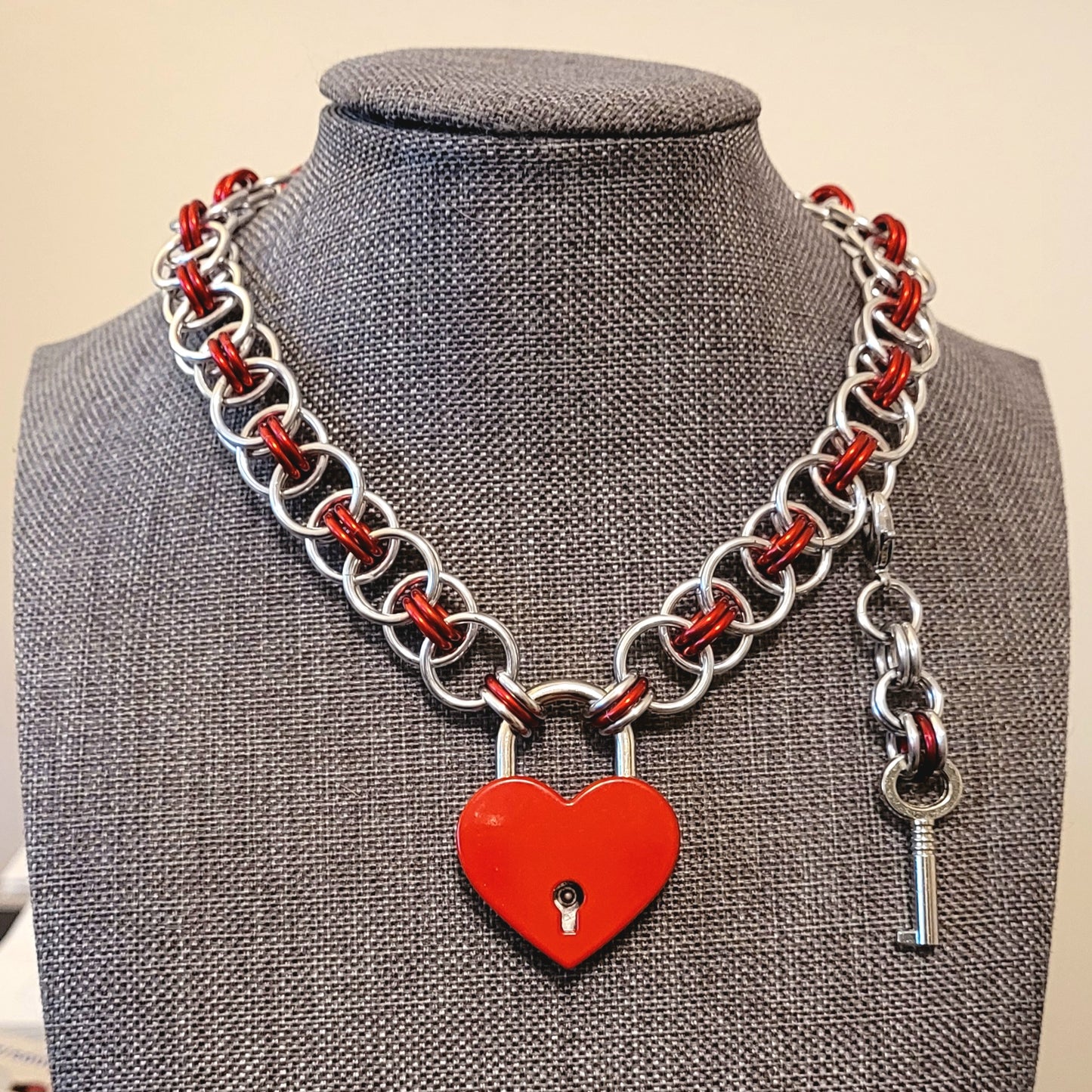 Heart Lock Helm Choker