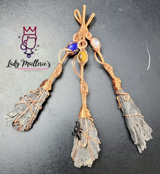 Witch's broom pendant Kyanite, precious stones & Copper