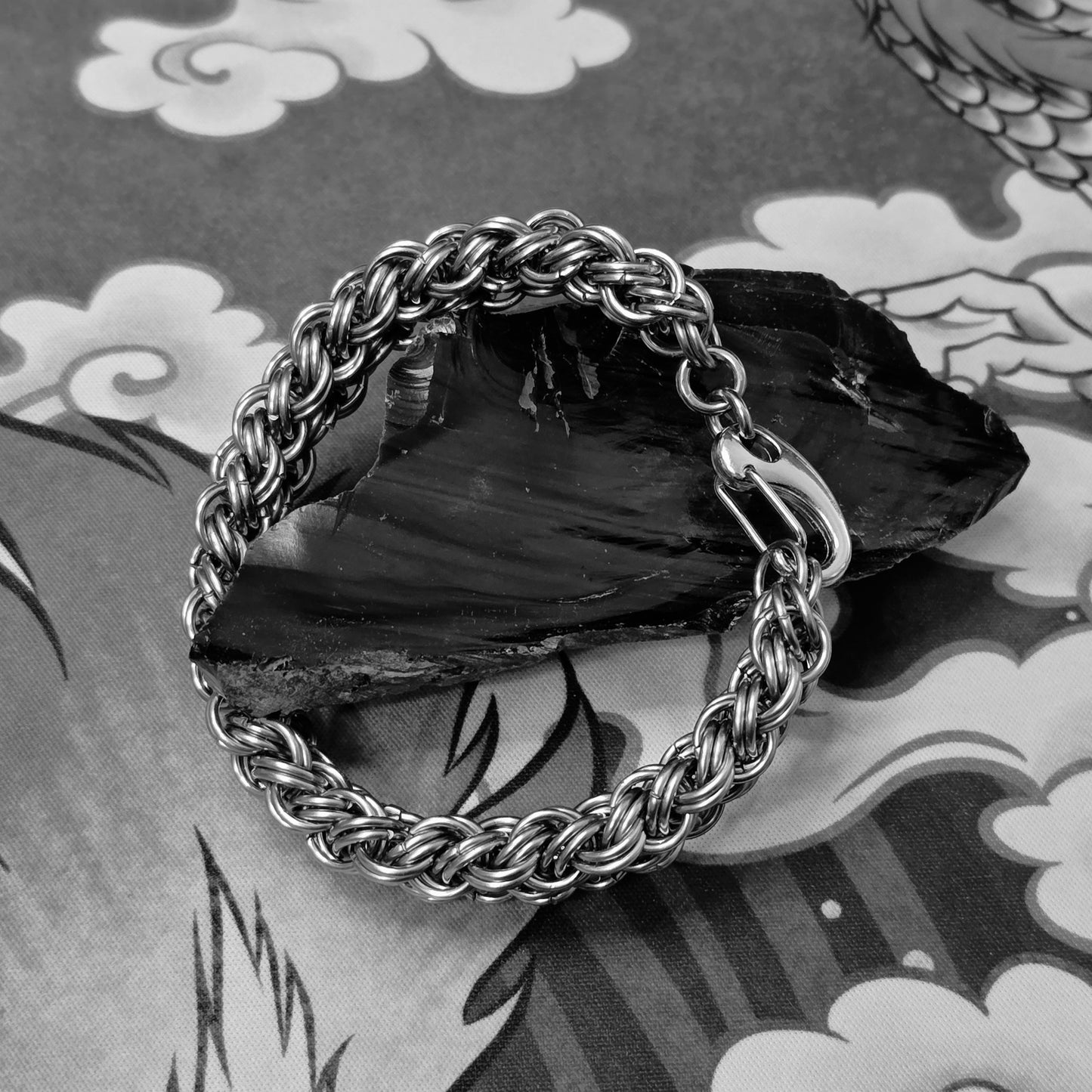 Kinged Vipera Berus Weave