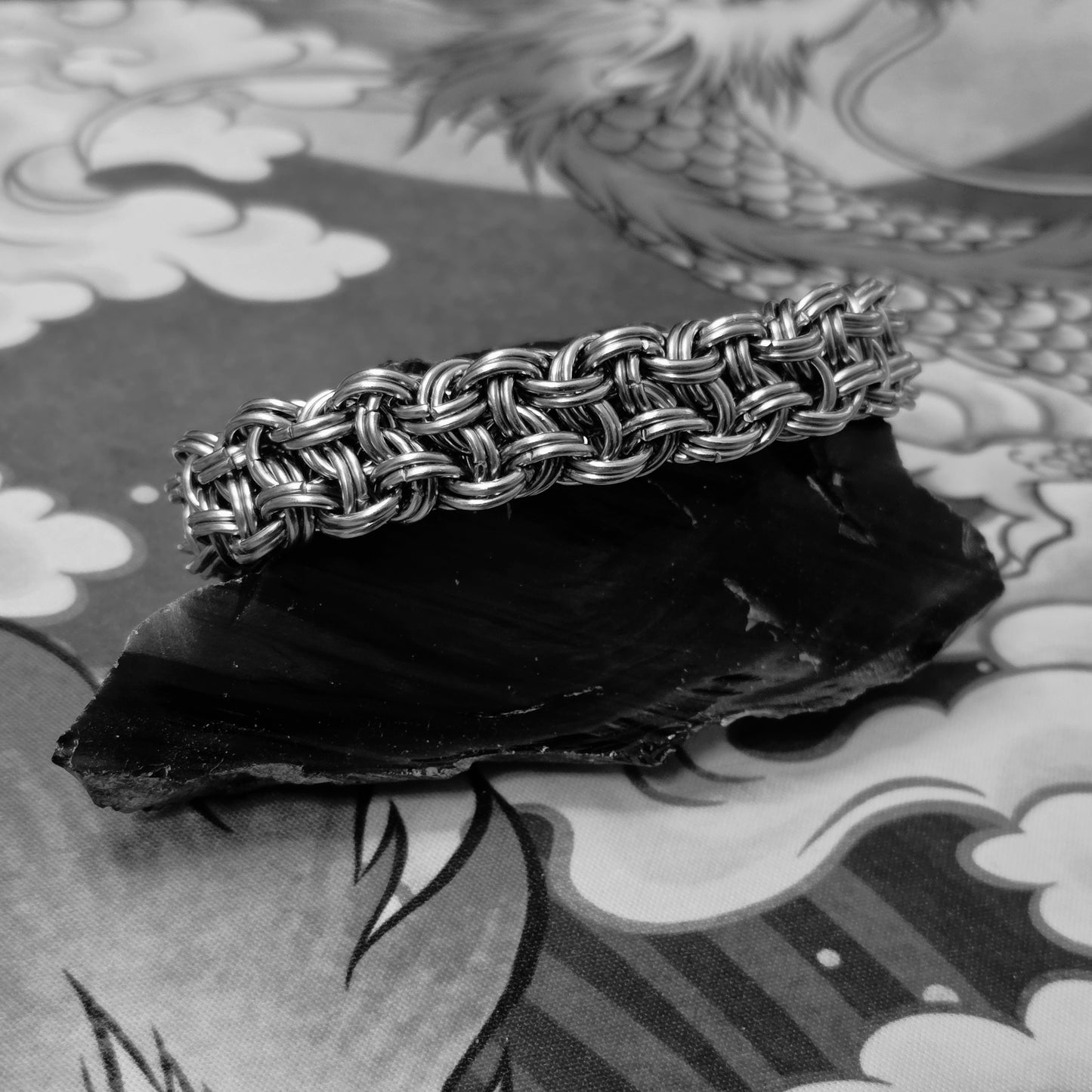 Kinged Vipera Berus Weave