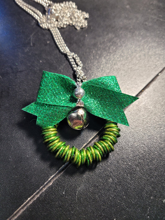 Green Wreath Necklace