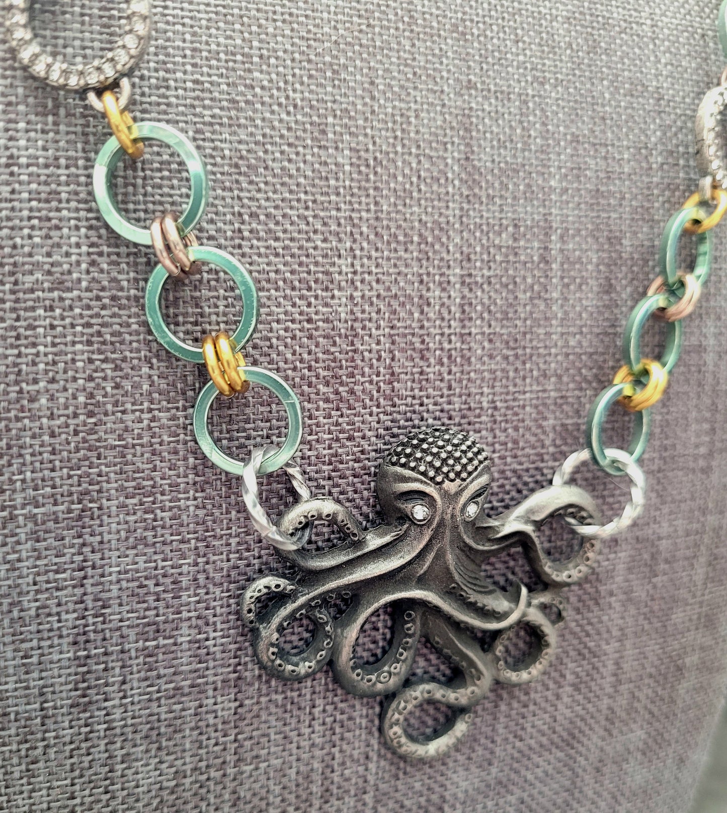 Octo-fabulous seafoam green chainmaille necklace